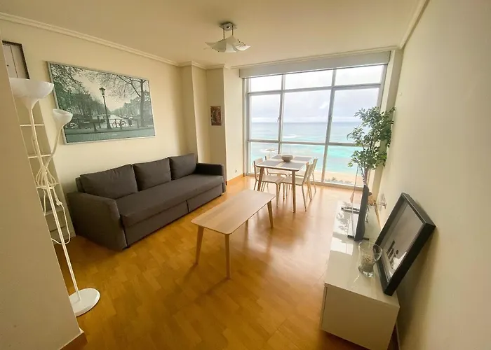 Acogedor Con Vistas Al Mar. *